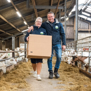 Vogelvlucht door ons eerste halfjaar π
De afgelopen maanden hebben we op De Molswaerd weer van alles meegemaakt. Van de geboorte van onze lammetjes en het uitmesten van de stallen tot natuurbeheer rondom de boerderij en de jaarlijkse Q-koortsenting.
Ook mochten we dit voorjaar twee enthousiaste stagiaires, Naomi en Tess, verwelkomen. Leuk om jonge mensen kennis te laten maken met het leven en werken op de boerderij.
Benieuwd naar onze eerste avonturen van dit jaar? We hebben de hoogtepunten voor je op een rijtje gezet op onze website.
Link in onze bio! π
#DeMolswaerd #Boerderijleven #Geitenhouderij #Lammerseizoen #Natuurbeheer #Stage #Bleskensgraaf #Molenlanden #Platteland #ZuidHolland